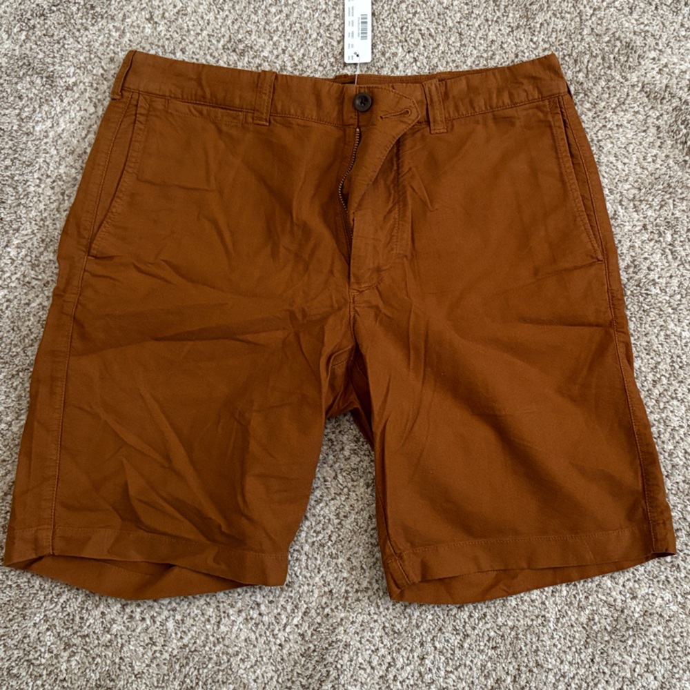 NEW WITH TAGS J. Crew Men's Tan Flat Front Shorts, size 32 100% cotton
